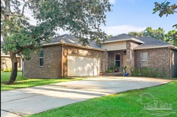 8674 Rio Vista Dr, Navarre, FL 32566