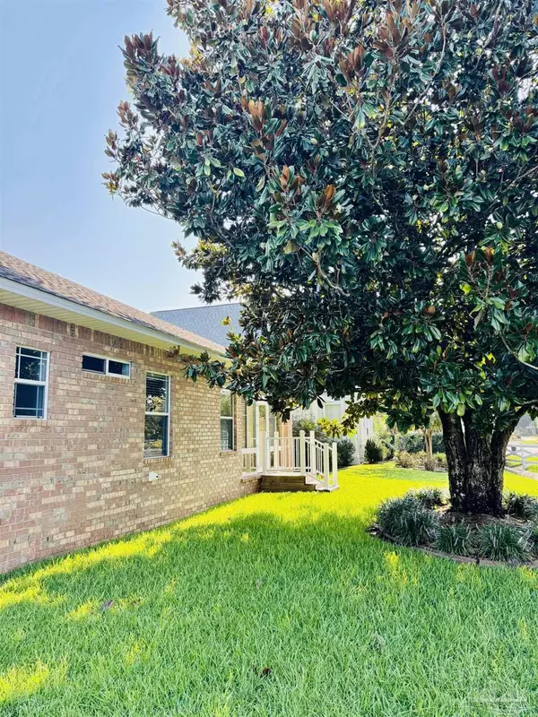 Pace, FL 32571,3337 Village Green Dr
