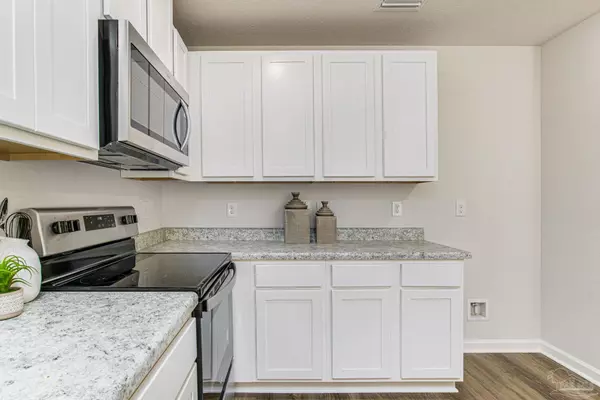 Milton, FL 32583,6381 Firefly Dr
