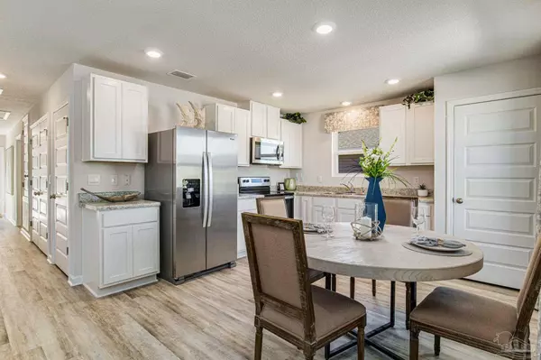 Milton, FL 32583,6349 Firefly Dr