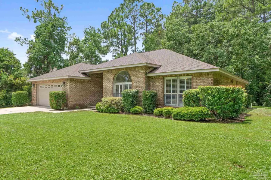 2431 Knotty Pine Dr, Navarre, FL 32566