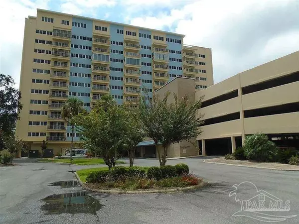 825 Bayshore Dr, Pensacola, FL 32507