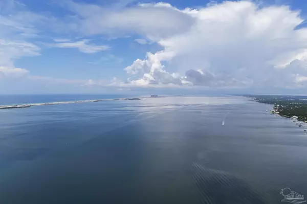 Gulf Breeze, FL 32563,5275 Soundside Dr