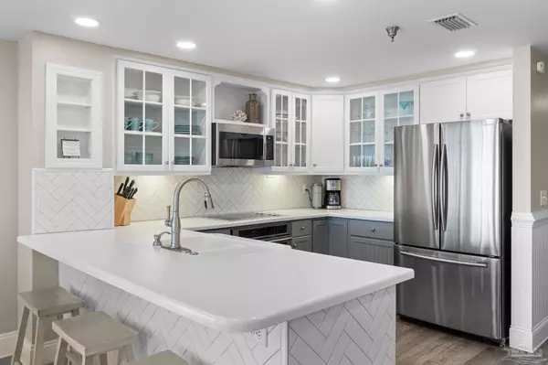 Pensacola Beach, FL 32561,22 Via Deluna Dr