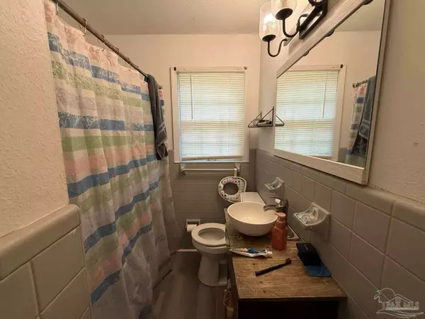 Milton, FL 32570,6467 Lakeshore Dr