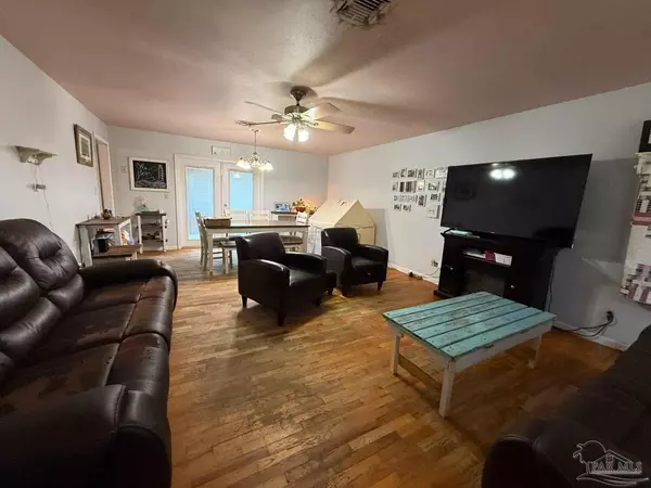 Milton, FL 32570,6467 Lakeshore Dr