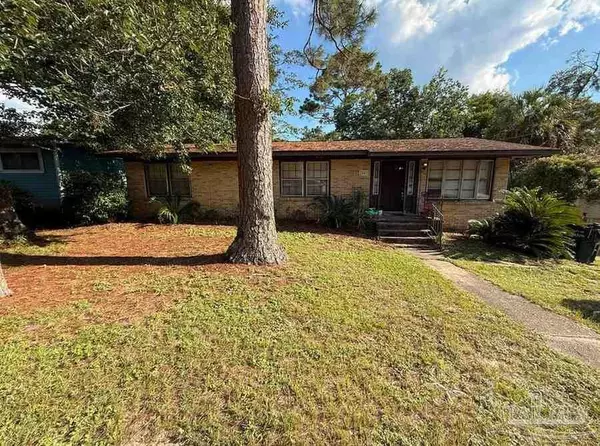 6467 Lakeshore Dr, Milton, FL 32570