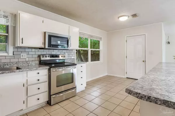 Pensacola, FL 32503,3255 Newton Dr