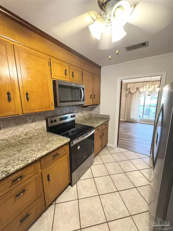 Pensacola, FL 32506,6740 Bunker Hill Cir