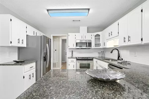 9640 Hummingbird Blvd, Pensacola, FL 32514