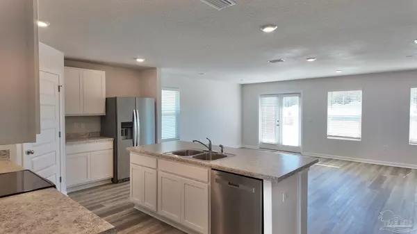 Milton, FL 32583,6388 Firefly Dr