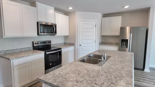 Milton, FL 32583,6388 Firefly Dr