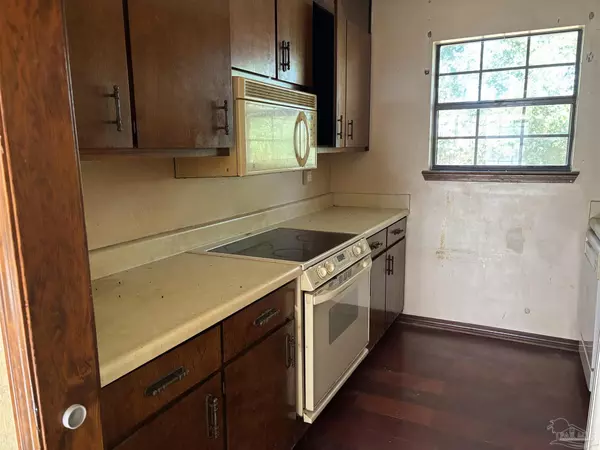 Milton, FL 32570,6481 Colonial Dr