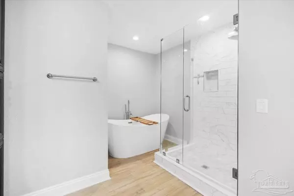 Gulf Breeze, FL 32563,1047 Woodlore Cir