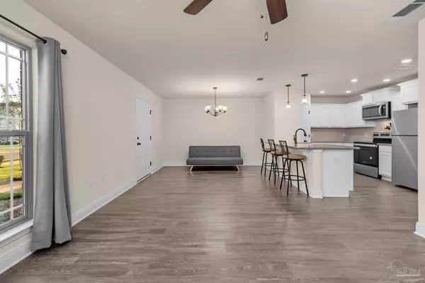 5069 Peach Dr, Pace, FL 32571