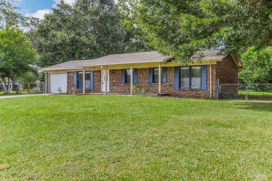 1422 Starlight Dr, Cantonment, FL 32533