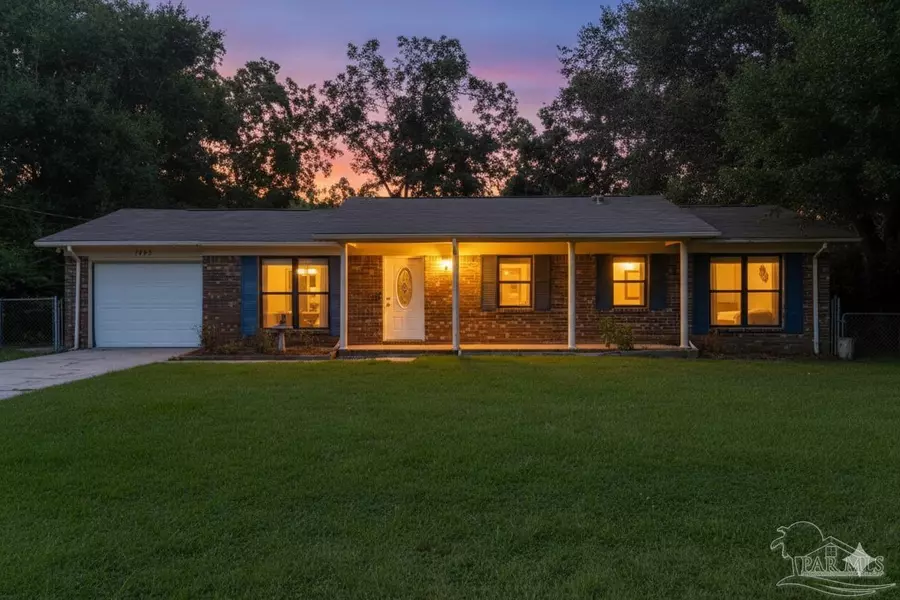 1422 Starlight Dr, Cantonment, FL 32533