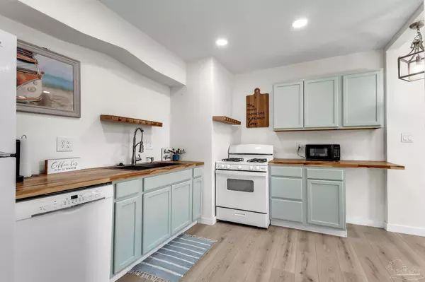 Pensacola, FL 32502,810 W Chase St