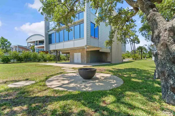 Gulf Breeze, FL 32561,1319 Soundview Trl