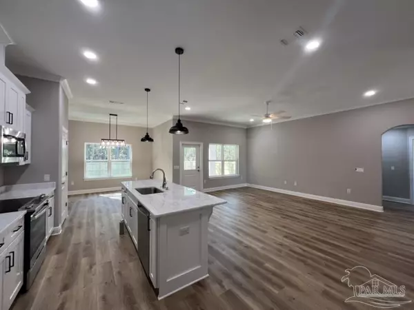 Navarre, FL 32566,8401 Sevilla St