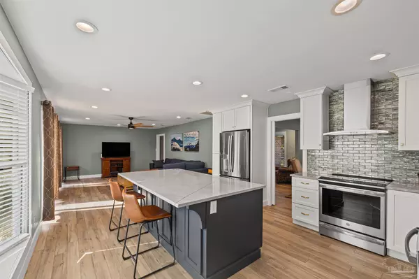 Gulf Breeze, FL 32561,405 Silverthorn Rd