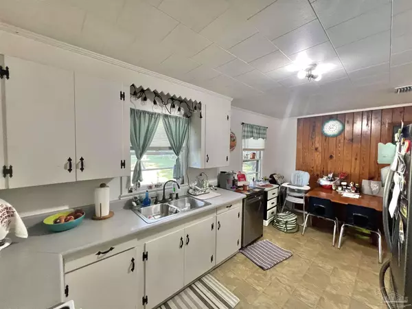 Flomaton, AL 36441,222 Van Hoosen Rd