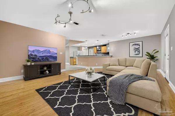 Pensacola, FL 32503,7117 Dale St