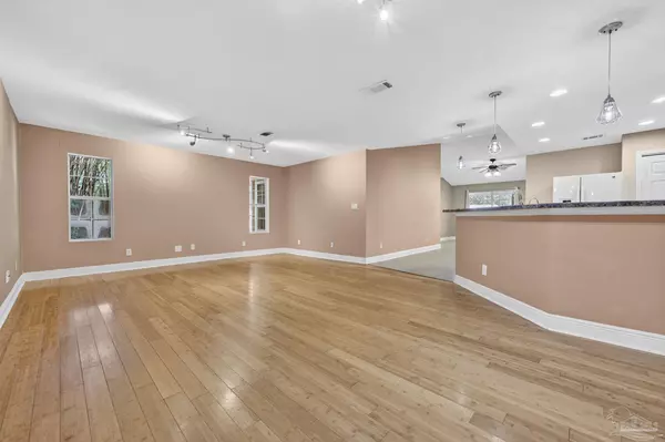 Pensacola, FL 32503,7117 Dale St