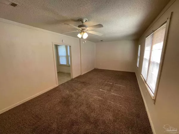 Pensacola, FL 32506,907 N 57th Ave