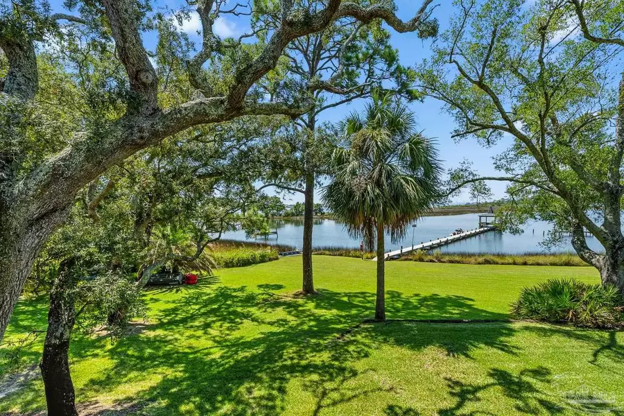 15017 Innerarity Pt Rd, Pensacola, FL 32507