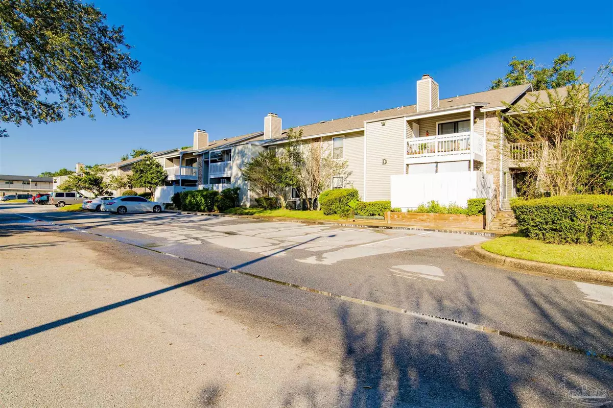 Pensacola, FL 32504,7171 N 9th Ave