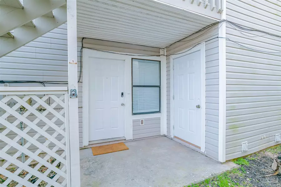 1271 Redwood Ln, Gulf Breeze, FL 32563