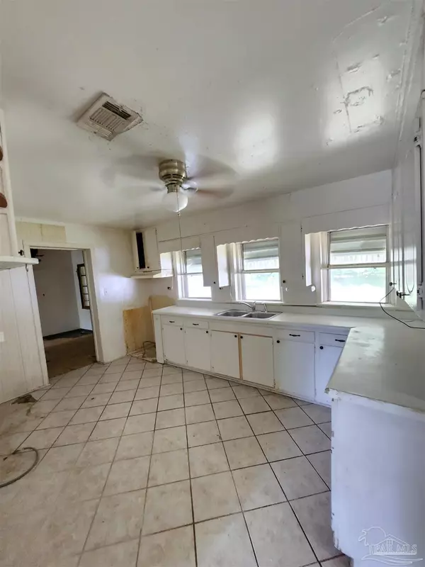 Pensacola, FL 32506,7717 Pontiac Dr
