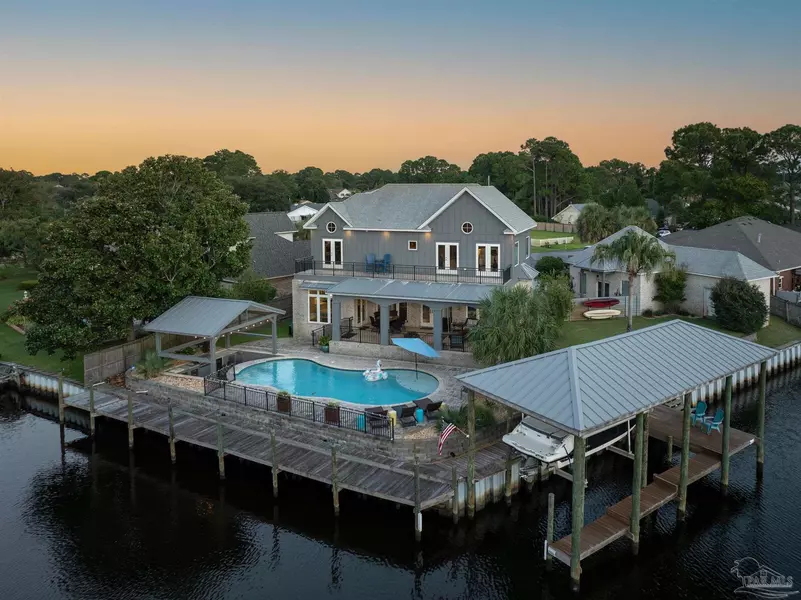 1639 Llani Ln, Gulf Breeze, FL 32563