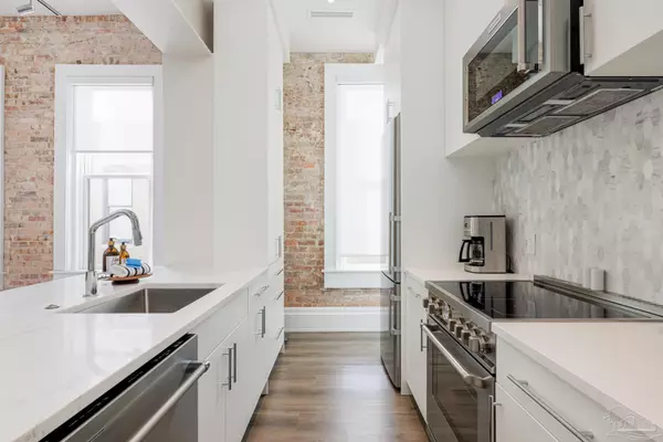 Pensacola, FL 32502,17 Palafox Pl