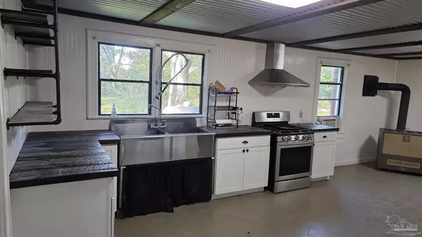 15601 Munson Hwy, Milton, FL 32570