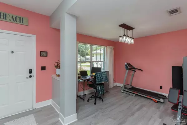 Pensacola, FL 32507,2520 Gulf Breeze Ave