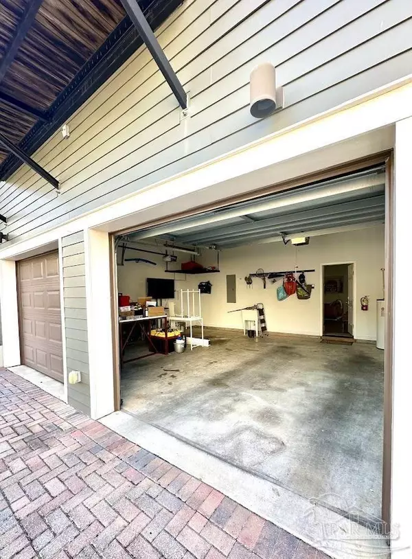 Pensacola, FL 32501,525 N Spring St