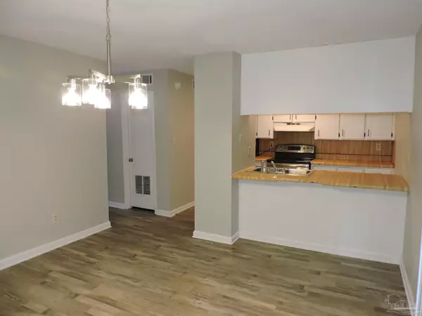 Pensacola, FL 32504,1498 John Caroll Dr
