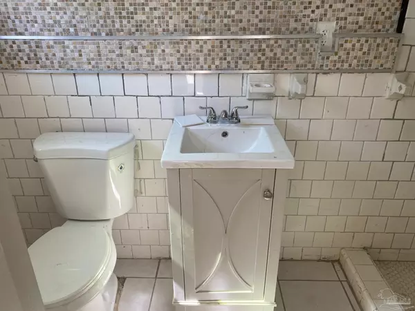 Milton, FL 32583,7059 & 7061 Milton Dr