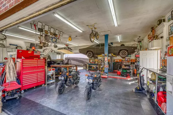 Navarre, FL 32566,7770 Fenwick St