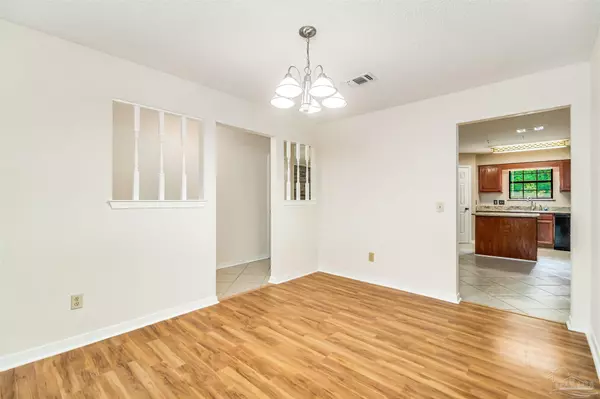 Pensacola, FL 32506,9013 Bluebay Ln