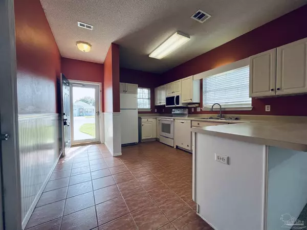 Pensacola, FL 32526,4006 Glenway Dr