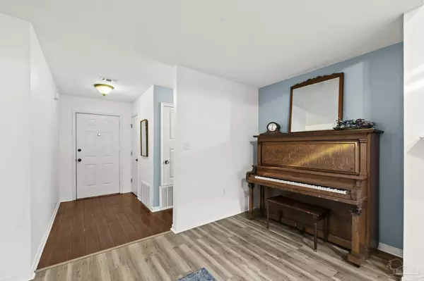 Navarre, FL 32566,2345 Prytania Cir
