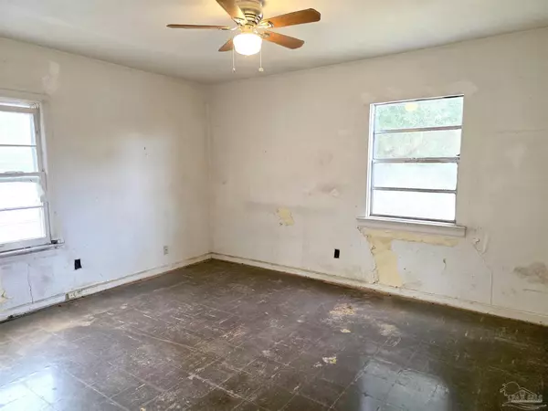 Pensacola, FL 32503,1631 E Maura St
