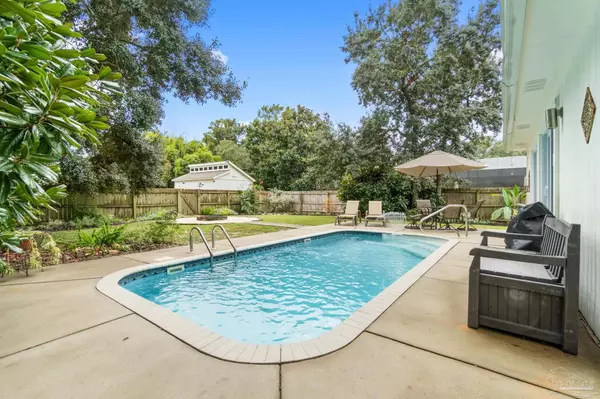 Gulf Breeze, FL 32563,3225 Laurel Dr