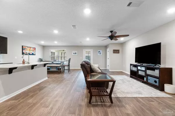 Milton, FL 32583,4082 Chickadee St