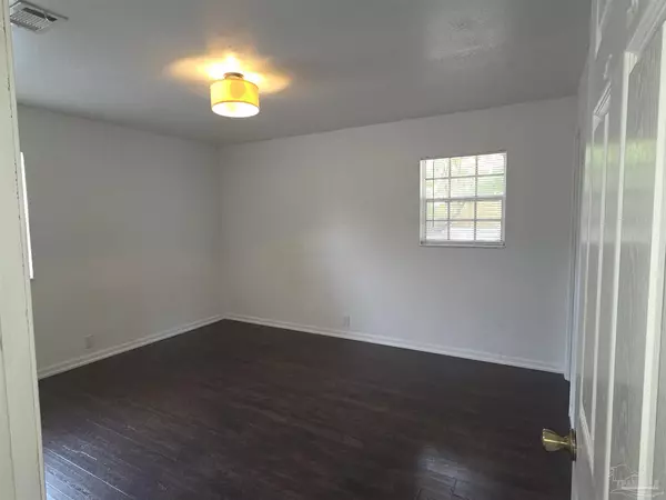 Pensacola, FL 32503,4304 Bishop St