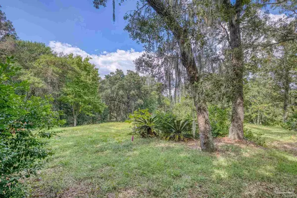 Gulf Breeze, FL 32561,421 Canterbury Ln