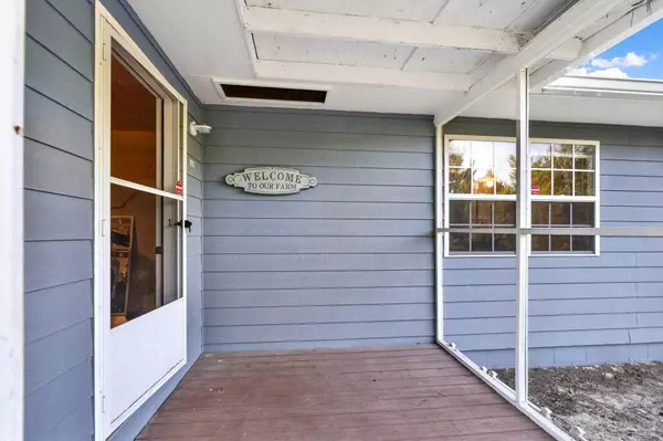 Defuniak Springs, FL 32435,585 Huckaba Rd